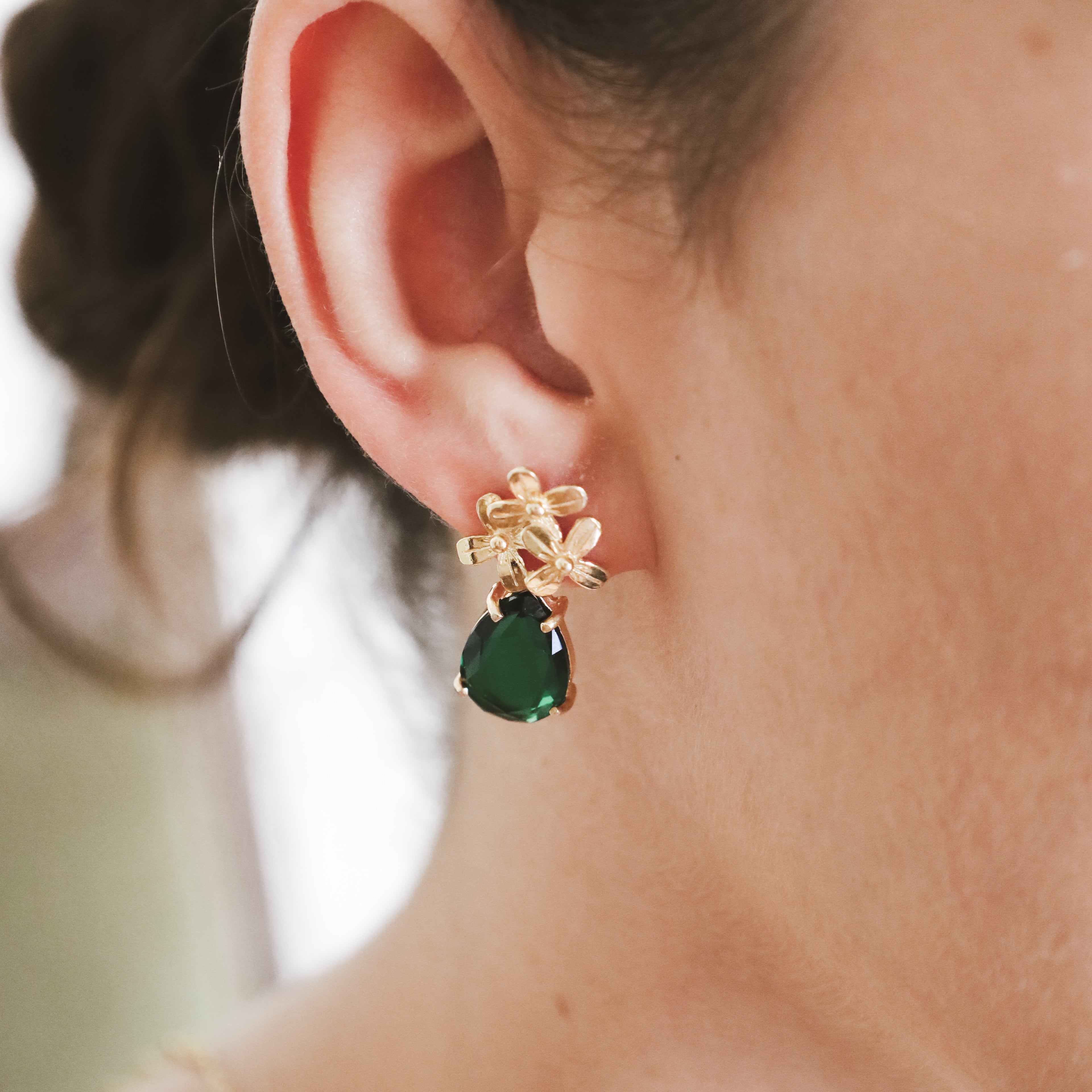 BRINCOS PÉTALAS DE ESMERALDA